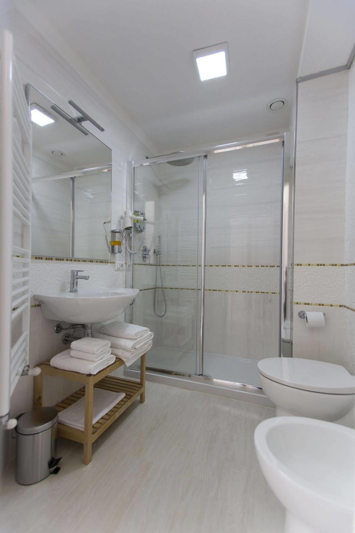 Brezza Marina Luxury Gasthof 2*