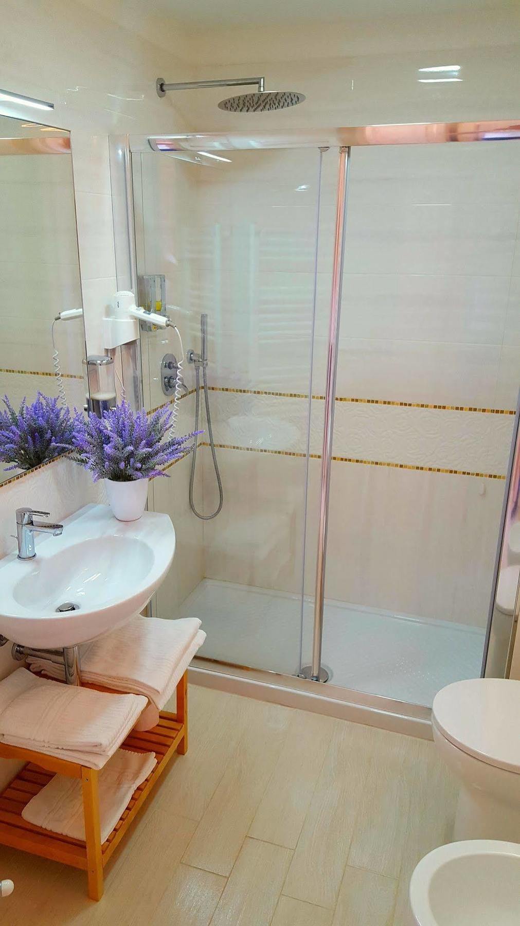 Brezza Marina Luxury Gasthof 2*